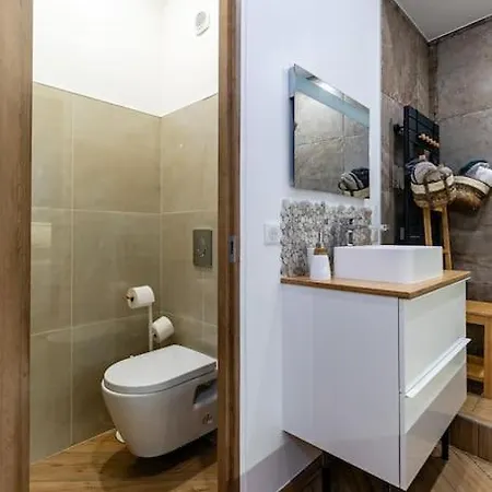 Jacuzzi/cathedrale דירה